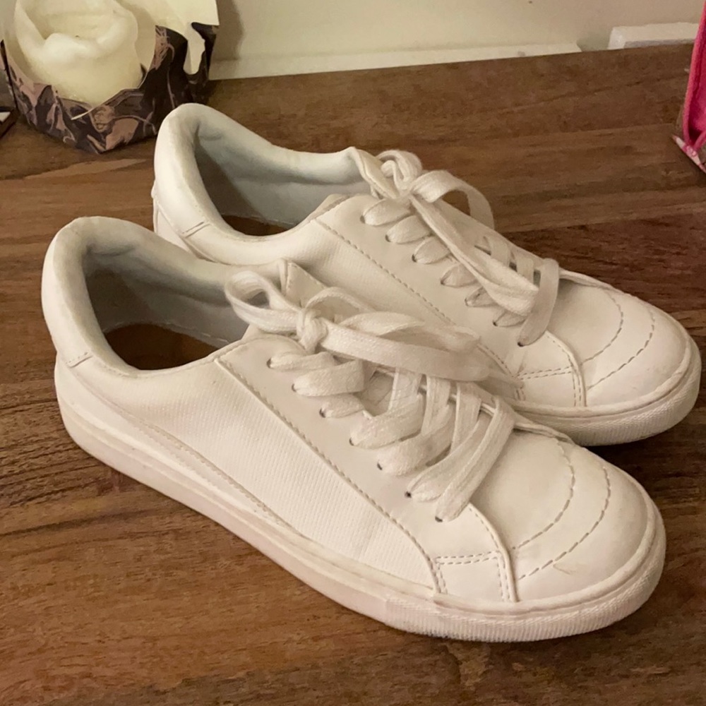 Universal Thread Brittin White Sneakers